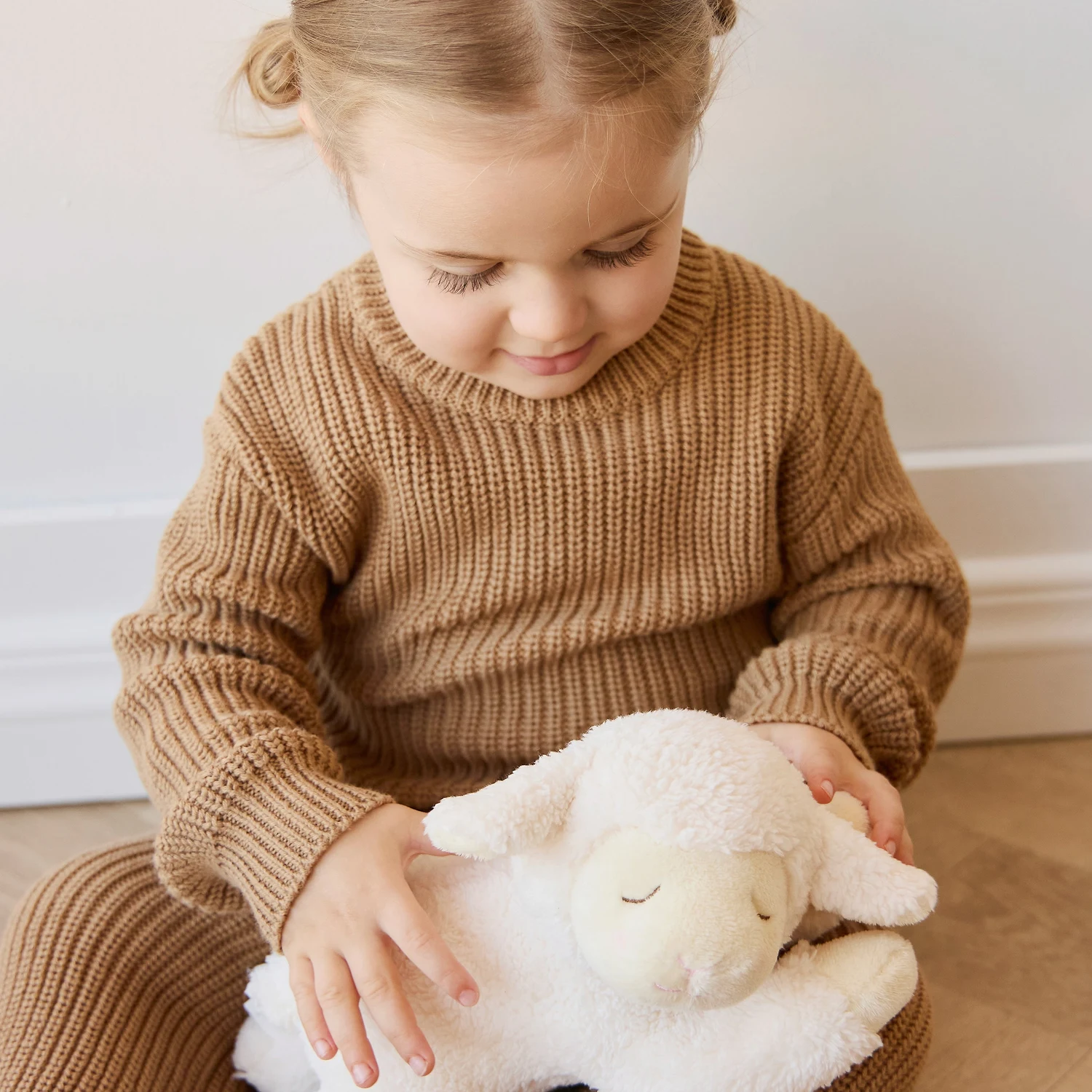 Snuggle Bunnies - Lambie