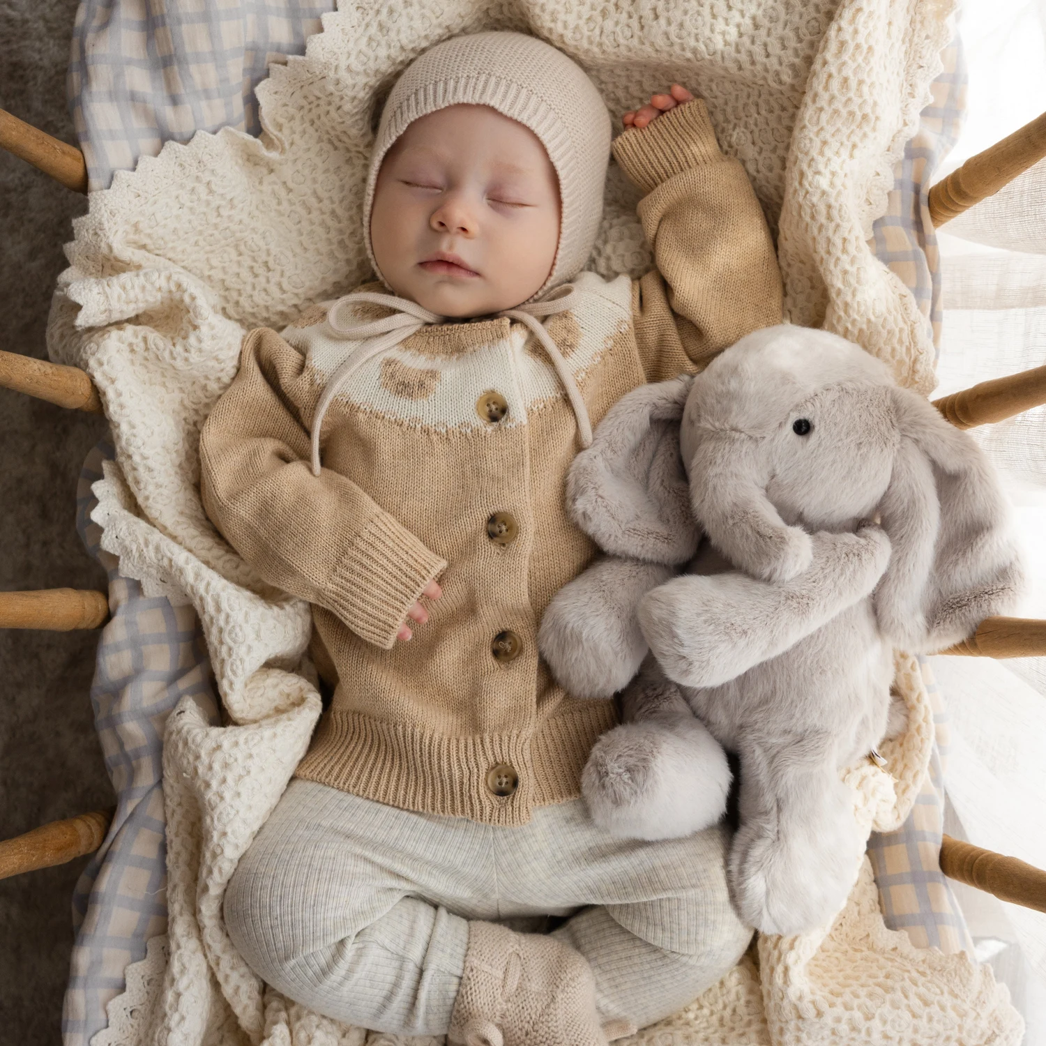 Snuggle Bunnies - Olive The Elephant
