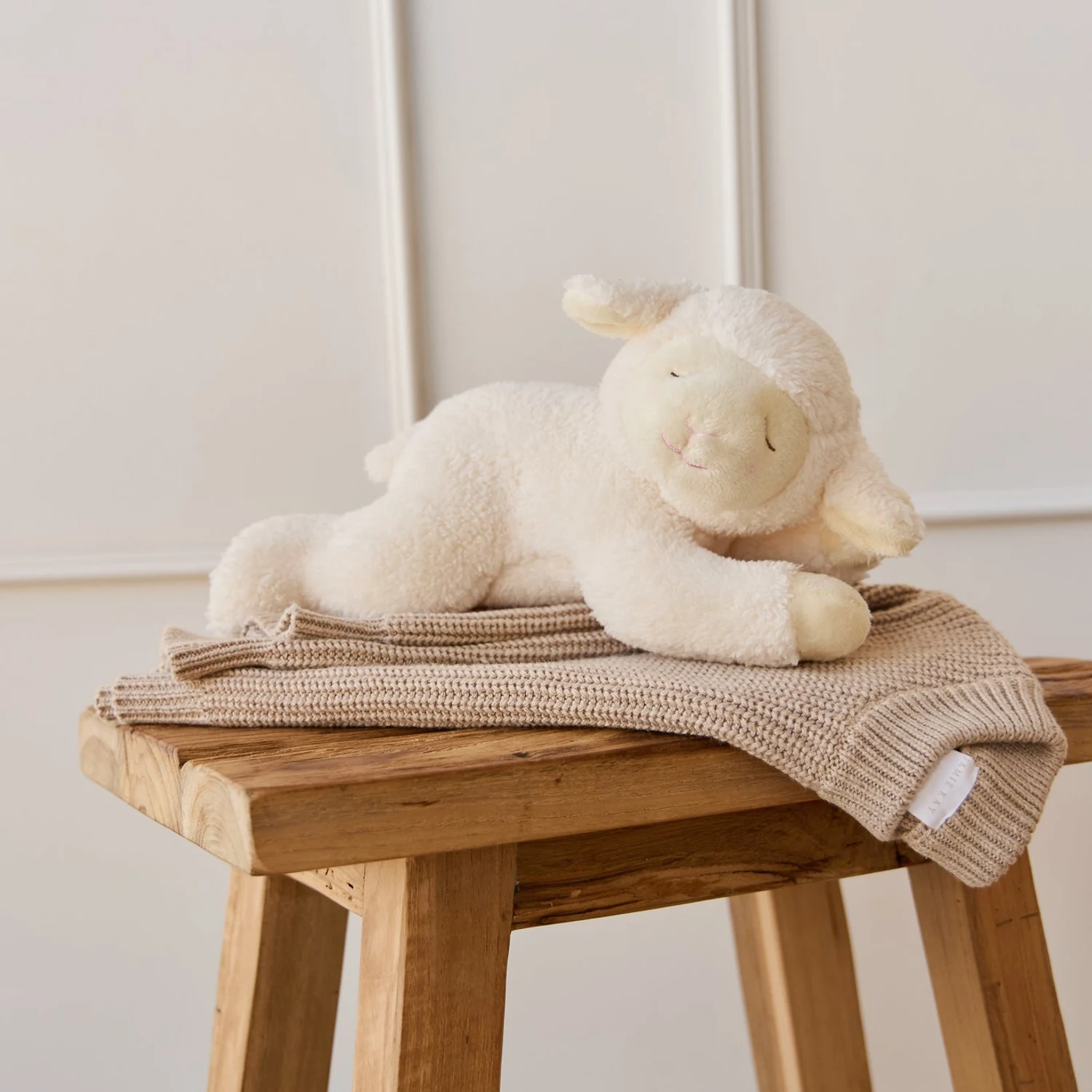 Snuggle Bunnies - Lambie