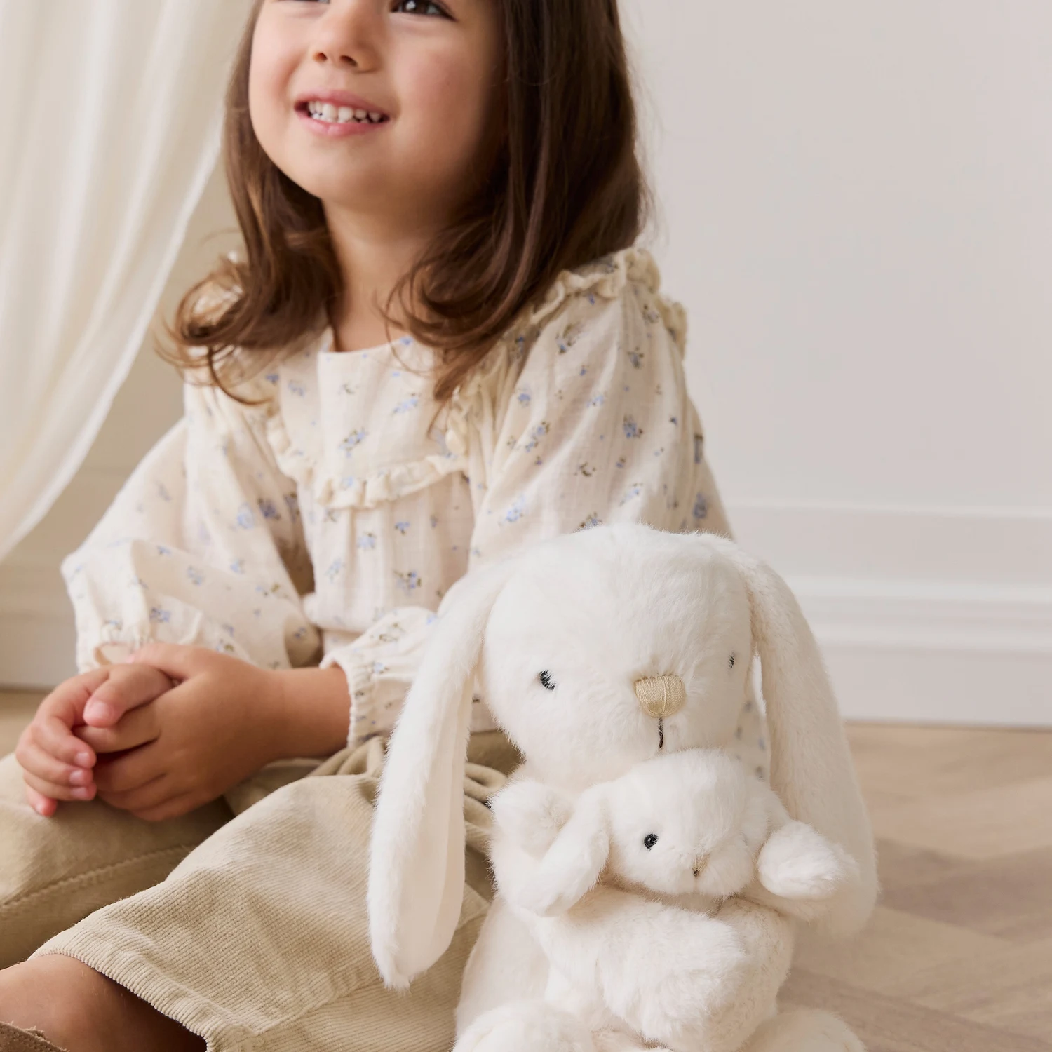 Snuggle Bunnies - Frankie the Hugging Bunny - Marshmallow