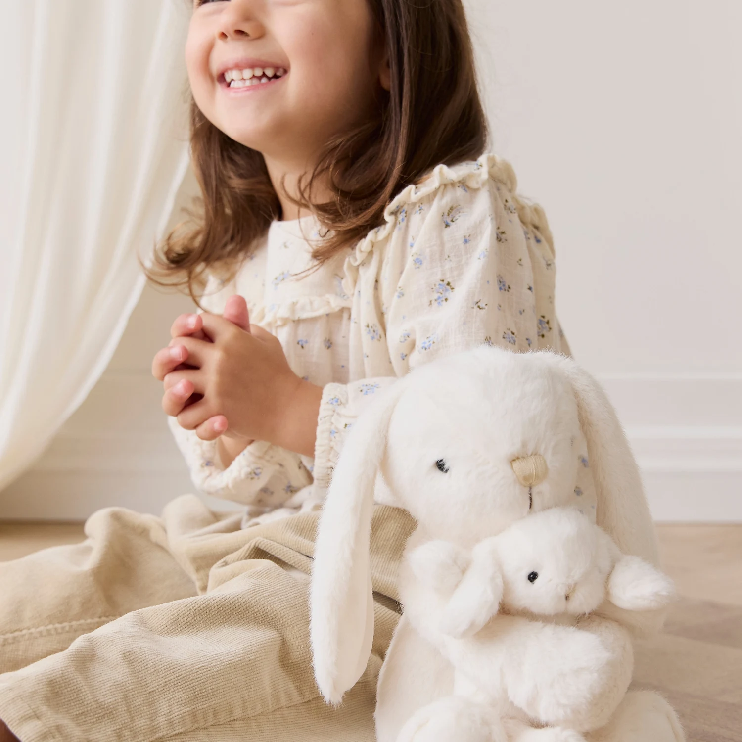 Snuggle Bunnies - Frankie the Hugging Bunny - Marshmallow