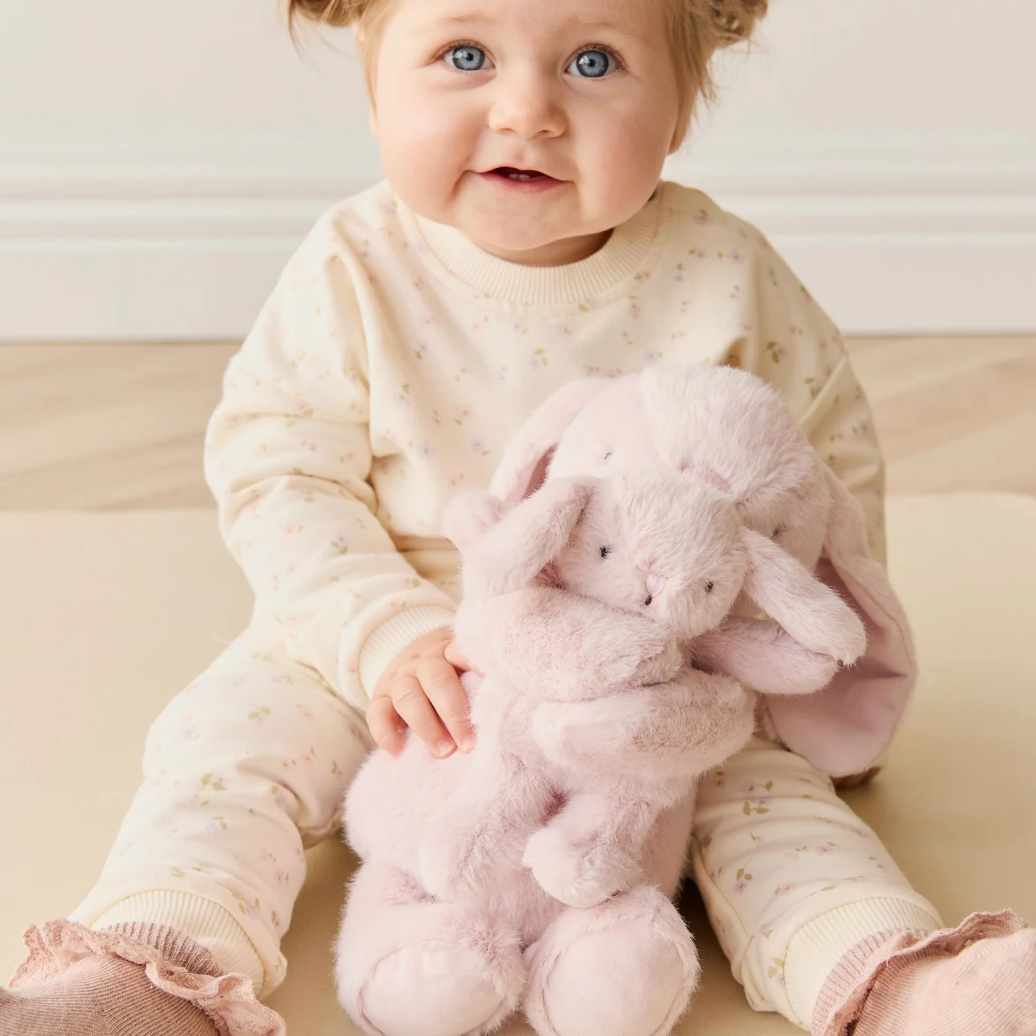Snuggle Bunnies - Frankie the Hugging Bunny - Blossom